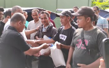 Bakhtiar Ahmad Sibarani Bersama DPRD Tapteng Kunjungi Para Abang Becak