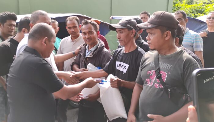 Bakhtiar Ahmad Sibarani Bersama DPRD Tapteng Kunjungi Para Abang Becak