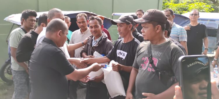 Bakhtiar Ahmad Sibarani Bersama DPRD Tapteng Kunjungi Para Abang Becak