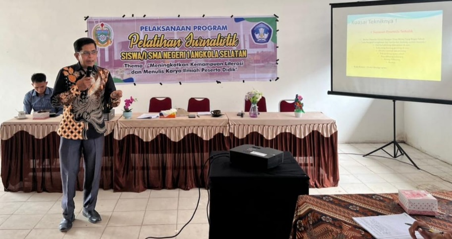 SMAN 1 Angkola Selatan Edukasi Siswa Lahirkan Karya Tulis Dan Cerdas Bermedsos