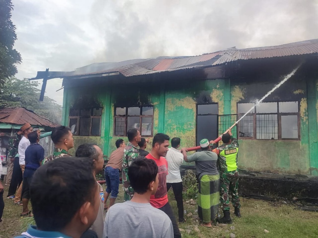 Pondok Pesantren Badrul Ulum Lawe Penanggalan Agara Terbakar