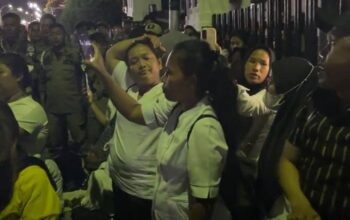Isak Tangis Warnai Demo TKS Nakes Di Malam Hari, Menanti Jawaban Yang Tak Pasti