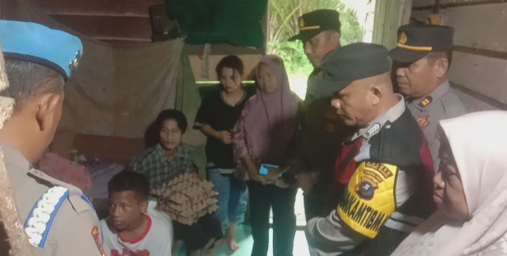 Kapolsek Perbaungan Bantu Warga Kurang Mampu Di Desa Sei Buluh