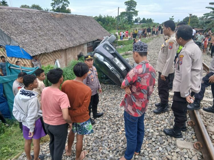 Kecelakaan Maut Kereta Api-Mobilio Di Beringin, 1 Tewas, 2 Luka