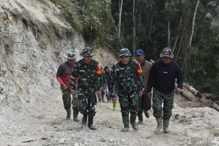 Dansatgas TMMD Tinjau Pembukaan Jalan Di Bener Meriah, Harapkan Manfaat Bagi Masyarakat