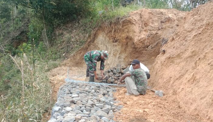 Antisipasi Longsor, Satgas TMMD Rampungkan Beronjong Di Desa Reje Guru