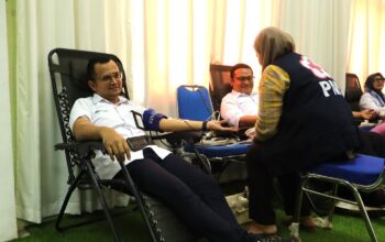 Dalam rangka memperingati Hari Listrik Nasional (HLN) ke-80, PT PLN (Persero) Unit Induk Distribusi (UID) Sumatera Utara menggelar aksi sosial donor darah serentak yang melibatkan ratusan pegawai di berbagai unit kerja. Kegiatan ini merupakan bentuk nyata kepedulian sosial insan PLN terhadap sesama, sekaligus kontribusi perusahaan dalam mendukung ketersediaan stok darah di Palang Merah Indonesia (PMI).