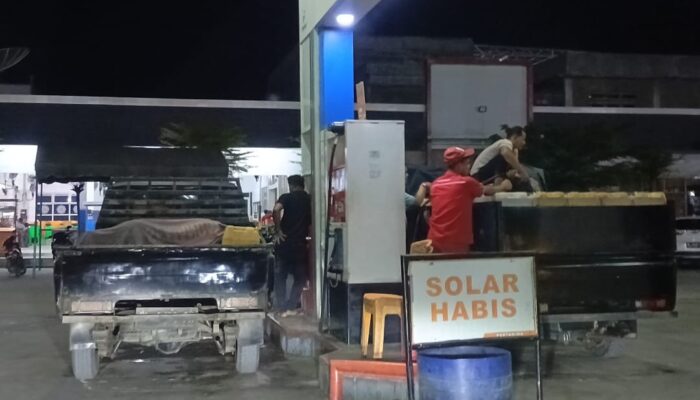 Solar Ilegal Di Negeri Emas, Kisah Antrean Subuh Di Pidie