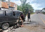 Oleng, Mobil L300 Tabrak Truk Tronton Di Rantau Selamat