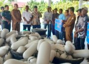 Bupati Dan Anggota DPRK Aceh Utara Bantu Alat Tangkap Untuk 40 Nelayan Tradisional