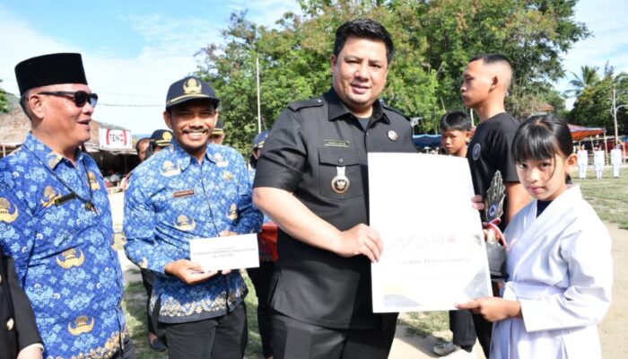 Bupati Samosir Serahkan Penghargaan Kepada Atlet Berprestasi
