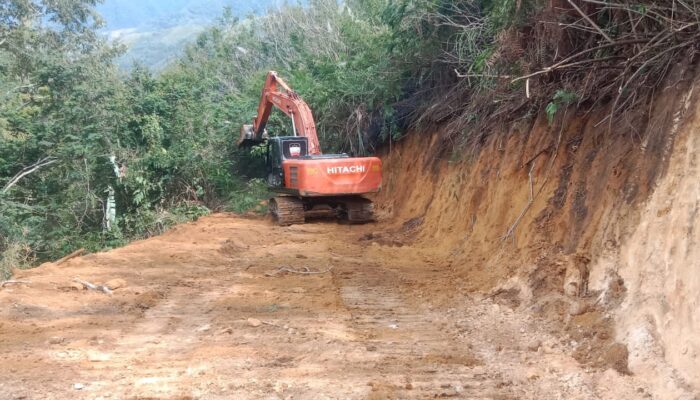 Di Lembah Pelosok Desa, Satgas TMMD Ke-126 Berhasil Buka Akses Jalan Untuk Masyarakat