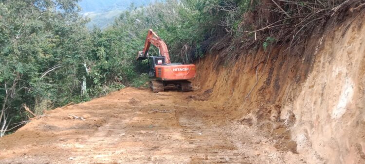 Di Lembah Pelosok Desa, Satgas TMMD Ke-126 Berhasil Buka Akses Jalan Untuk Masyarakat