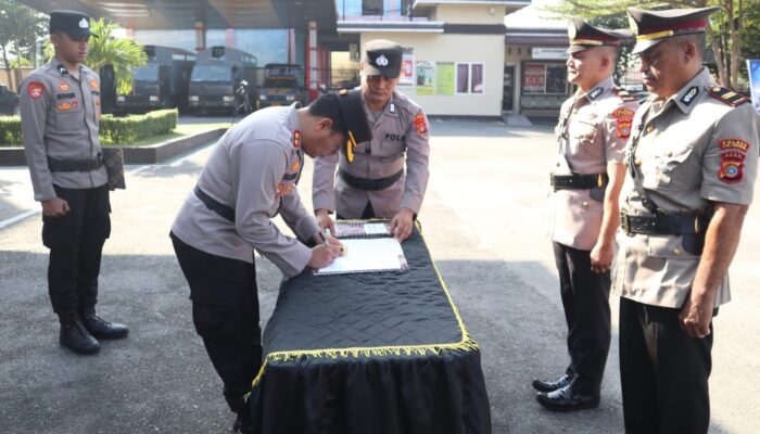 Kapolres Agara Pimpin Upacara Sertijab Kasat Intelkan Dan Kasat Lantas