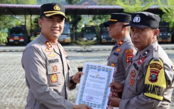 Tiga Personel Polri Berdedikasi Dan Berprestasi Raih Penghargaan Kapolres Tapteng