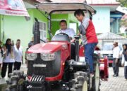 Dorong Produktivitas Petani, Wali Kota Sabang Serahkan Traktor Roda Empat