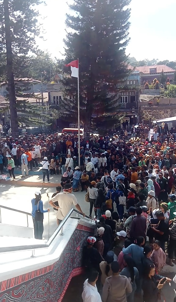 Ribuan Buruh TPL Tuntut Klarifikasi Ephorus HKBP