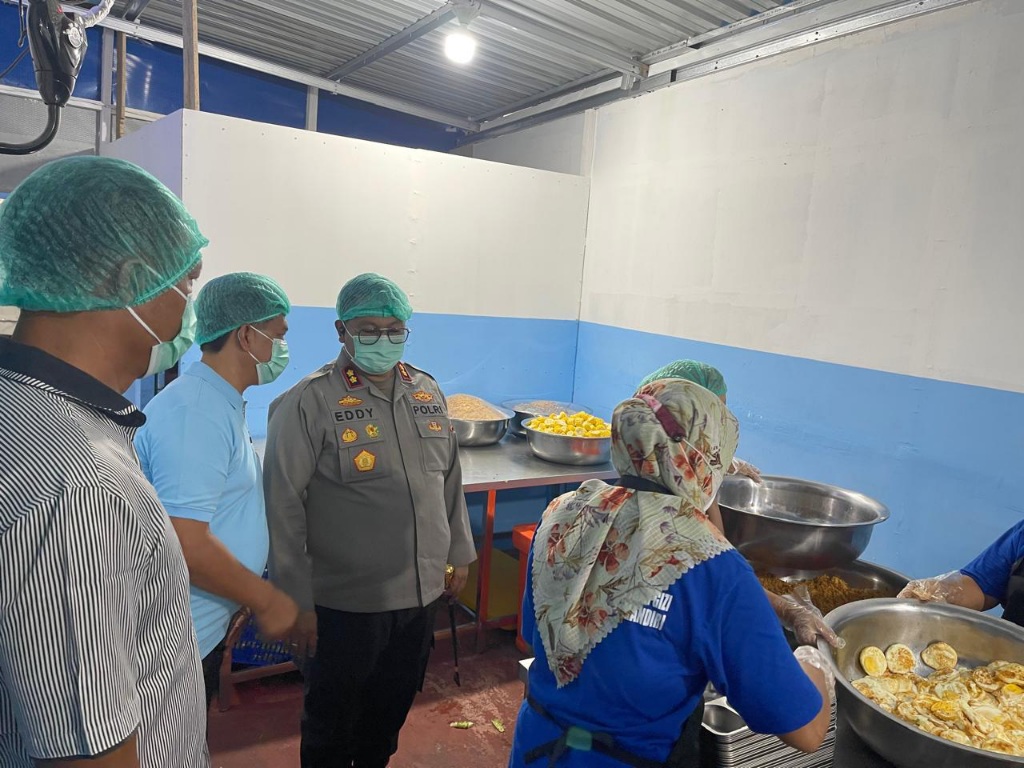 Jaga Kebersihan Dapur Dan Makanan, Kapolres Sibolga Sidak SPPG