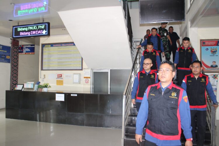 Kejati Sumut Geledah Kantor Disdik Dan BPKPD Tebingtinggi, Usut Dugaan Korupsi Smartboard