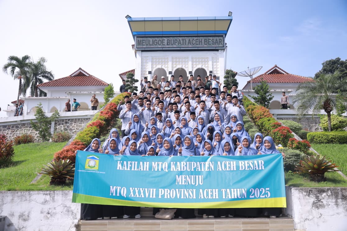 Bupati Aceh Besar Lepas Kafilah MTQ Ke Pidie Jaya, Minta Bawa Pulang Kemenangan