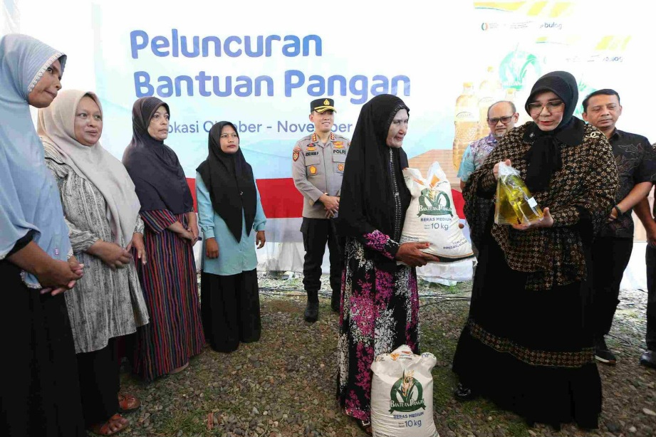 Pemko Salurkan Bansos Beras Dan Minyak Goreng, Ini Harapan Illiza