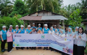 Momen memperingati Hari Listrik Nasional (HLN) ke-80, PT PLN (Persero) terus menyalakan harapan bagi masyarakat kurang mampu melalui program Light Up The Dream (LUTD) pada Rabu (22/10/25) lalu.