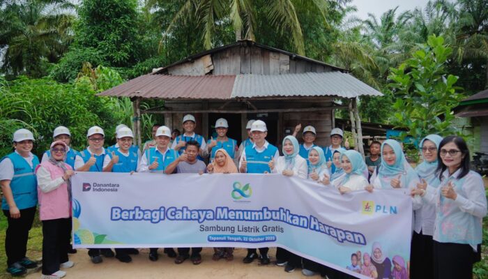 Lewat Program Light Up The Dream, PLN Terangi Harapan Keluarga Di Tapteng