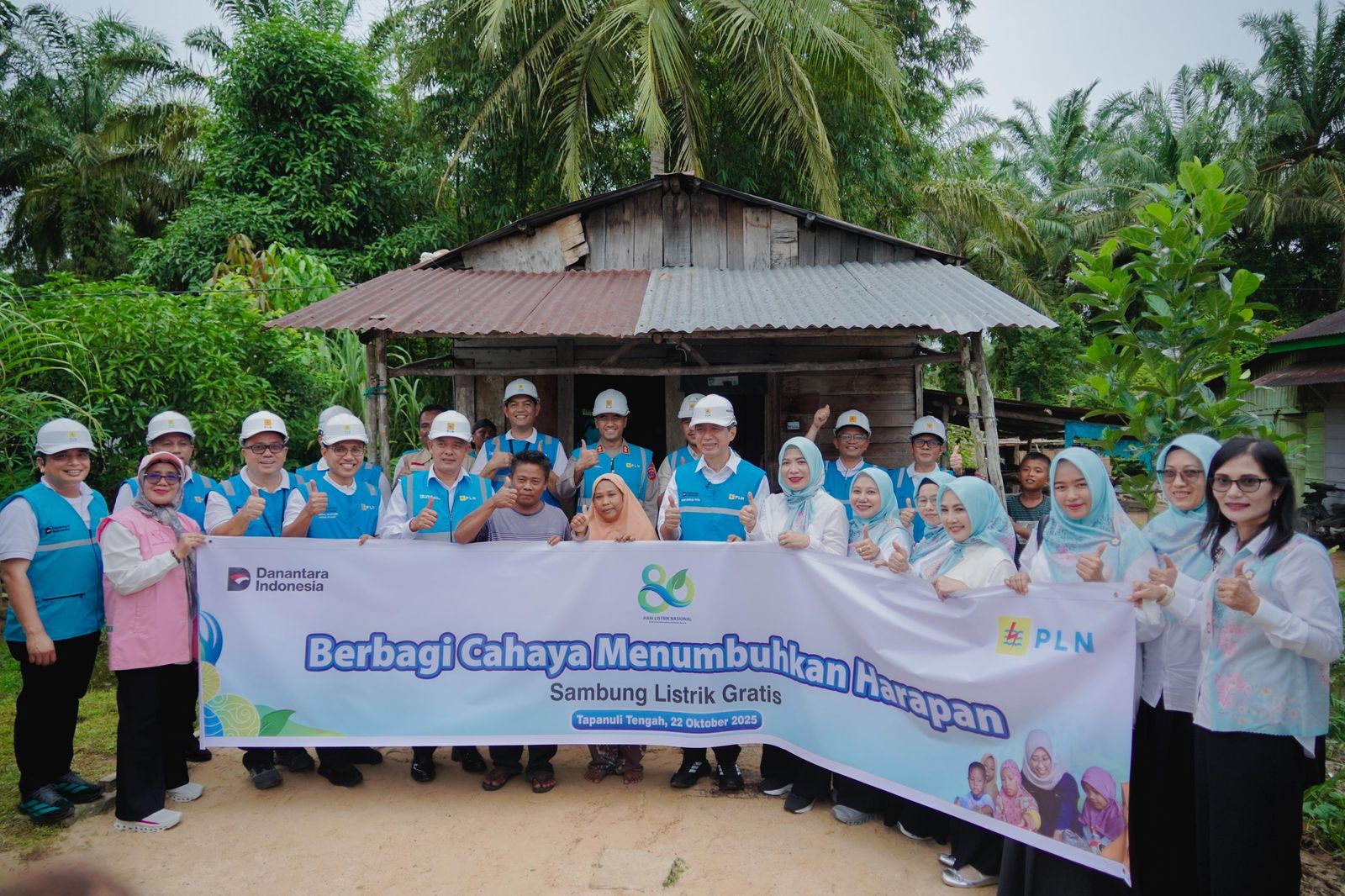 Lewat Program Light Up The Dream, PLN Terangi Harapan Keluarga Di Tapteng