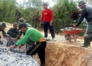 Satgas TMMD Ke-126 Bersama Warga Kebut Pemasangan Batu Beronjong Di Lokasi Sasaran