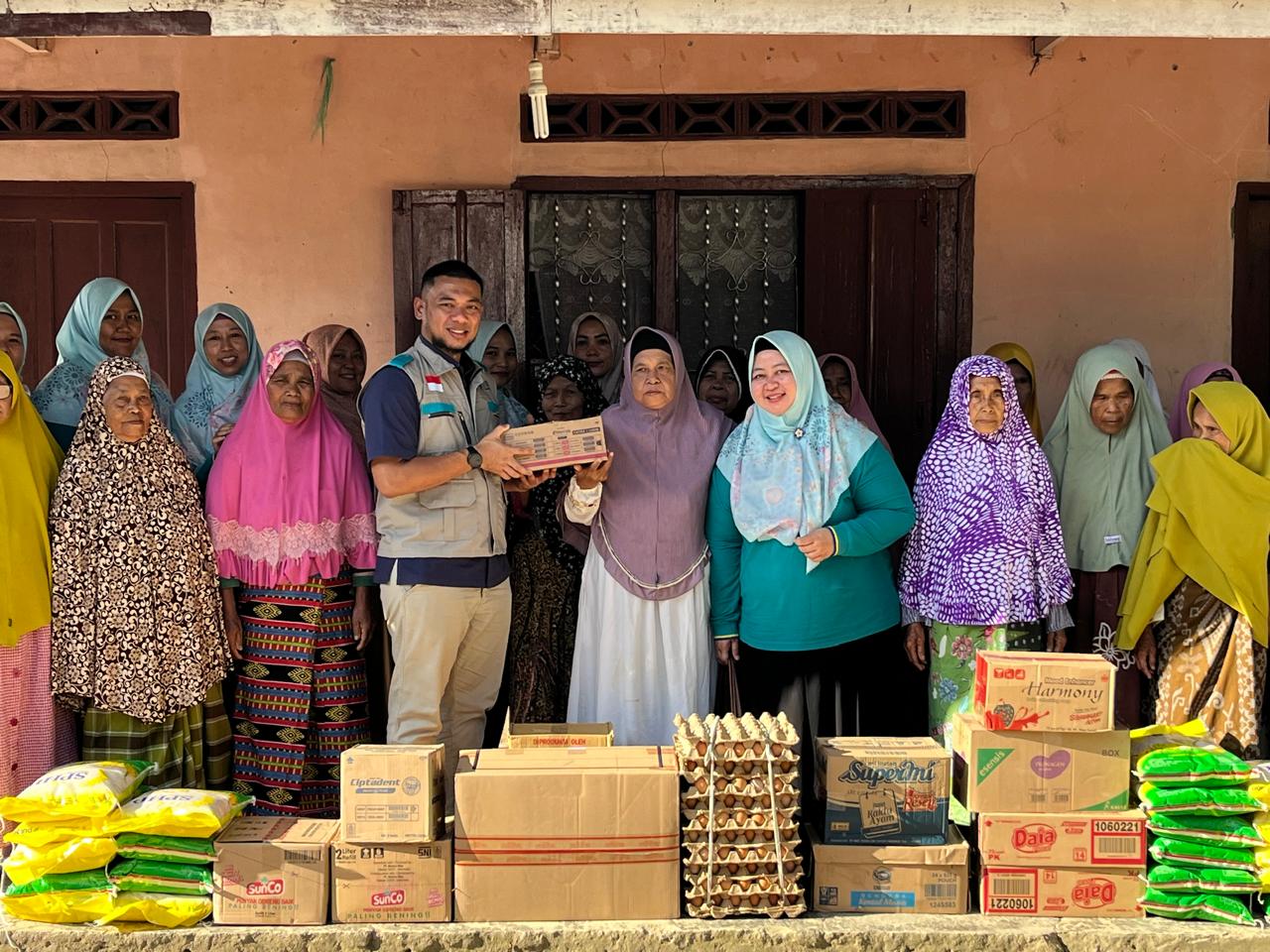 Semarak HLN Dan Hari Sumpah Pemuda, PLN UID Sumut Bantu Warga Kurang Mampu