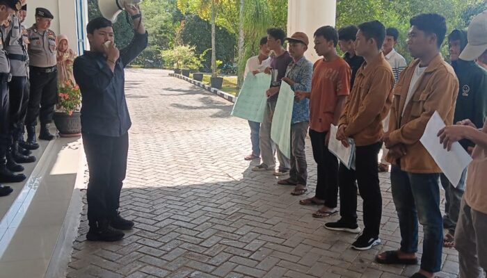 Mahasiswa Demo Di Kantor Bupati Madina, Soroti Dugaan Penggunaan Material Ilegal Proyek Puskesmas