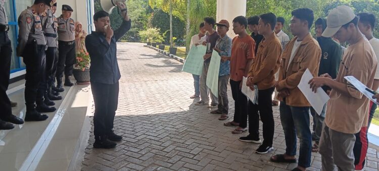 Mahasiswa Demo Di Kantor Bupati Madina, Soroti Dugaan Penggunaan Material Ilegal Proyek Puskesmas