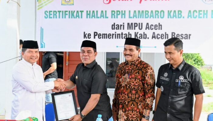 Pemkab Aceh Besar Terima Sertifikat Halal RPH Lambaro
