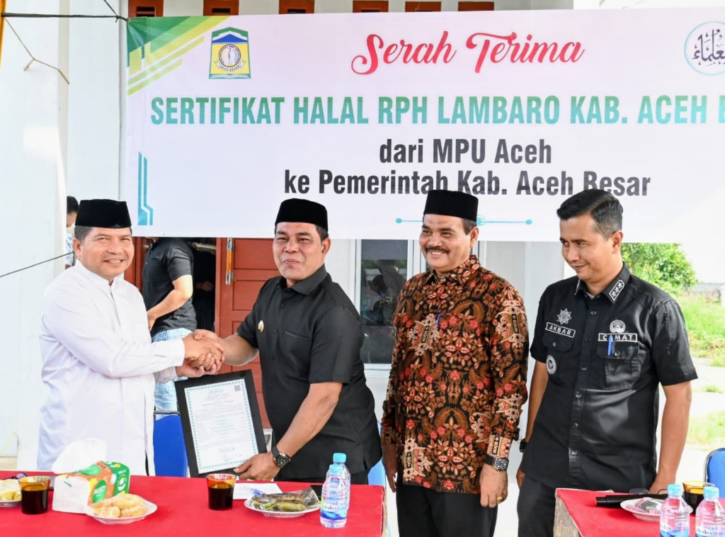 Pemkab Aceh Besar Terima Sertifikat Halal RPH Lambaro
