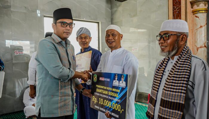 Safari Jumat Di Medan Marelan, Rico Waas Dengar Dan Beri Solusi Permasalahan Warga