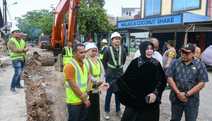 Illiza Tinjau Perbaikan Jalan A Majid Ibrahim