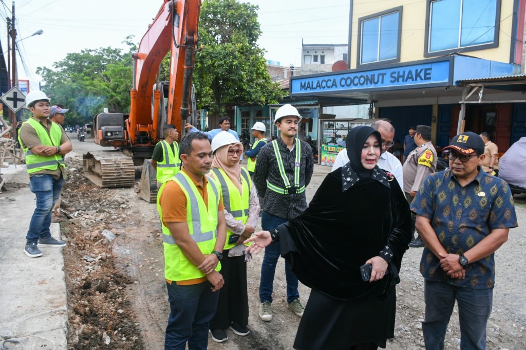 Illiza Tinjau Perbaikan Jalan A Majid Ibrahim