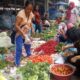 Harga sejumlah kebutuhan pokok di Sumatera Utara pada awal pekan ini terpantau bergerak liar dengan kecenderungan menurun. Berdasarkan data Pusat Informasi Harga Pangan Strategis (PIHPS), sebagian komoditas seperti cabai, tomat, dan wortel menunjukkan fluktuasi harga yang cukup tajam dalam beberapa hari terakhir.