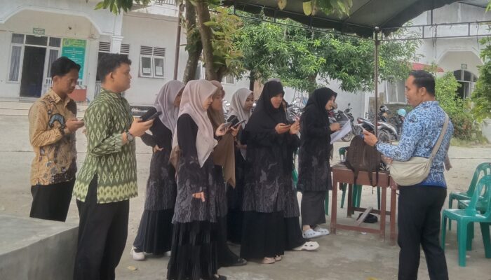 Mahasiswa PPL Di Dayah Raudatun Najah Sukarejo Latihan Paduan Suara Jelang Upacara Hari Santri Nasional