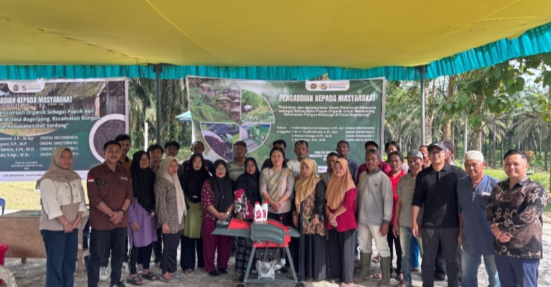 Dosen Fakultas Pertanian USU Melakukan Pengabdian Masyarakat Serahkan Mesin Pencacah Rumput