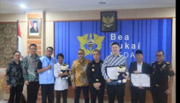 Bea Cukai Medan Beri Penghargaan Kepada Mitra Kerja Dan Pegawai Terbaik 2025