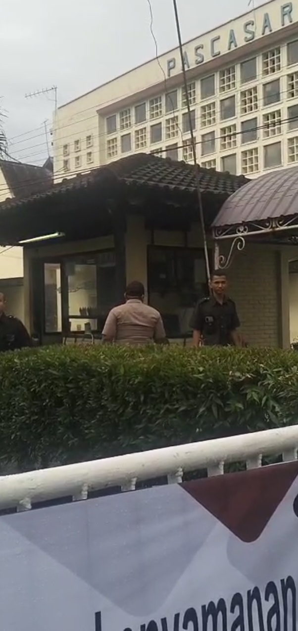 Akses Utama Ditutup, Aktivitas Dosen, Pegawai Dan Mahasiswa Universitas Darma Agung Terhambat