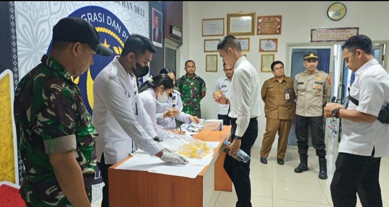 Rutan Labuhandeli Laksanakan Tes Urine Bagi Pegawai Dan WBP