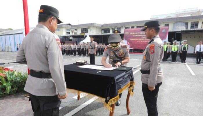 Kapoldasu Lantik Kombes Jean Calvijn Simanjuntak Sebagai Kapolrestabes Medan Yang Baru
