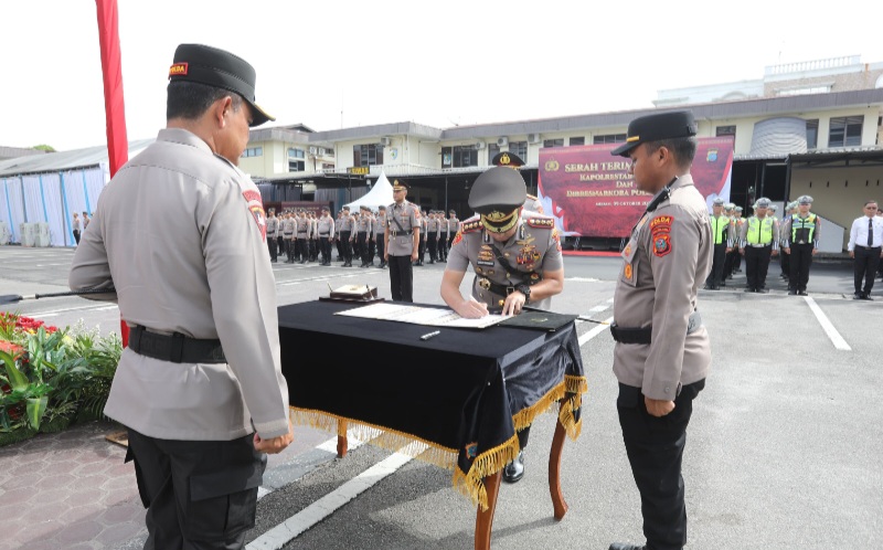 Kapoldasu Lantik Kombes Jean Calvijn Simanjuntak Sebagai Kapolrestabes Medan Yang Baru