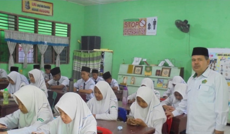 Siswa MTsN 3 Medan Antusias Ikuti Uji Kemahiran Berbahasa Indonesia