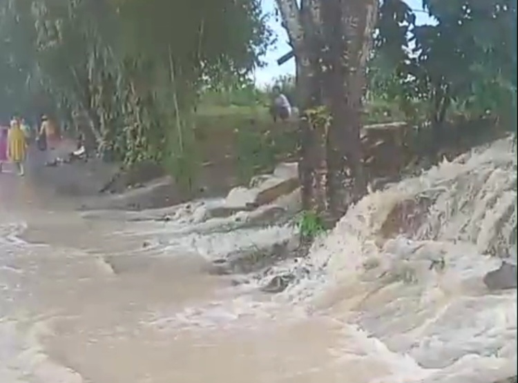 Sejumlah Kecamatan Di Medan Terendam Banjir, Warga Mulai Mengungsi