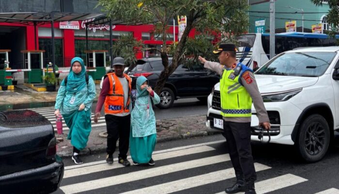 Kompol Bambang Gunanti Atur Kelancaran Lalin Di Sekitar Sekolah YPSA