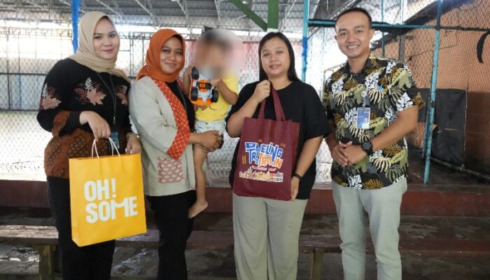KAI Divre I Sumut Kunjungi Dan Berikan Bingkisan Kepada Korban Pelemparan KA