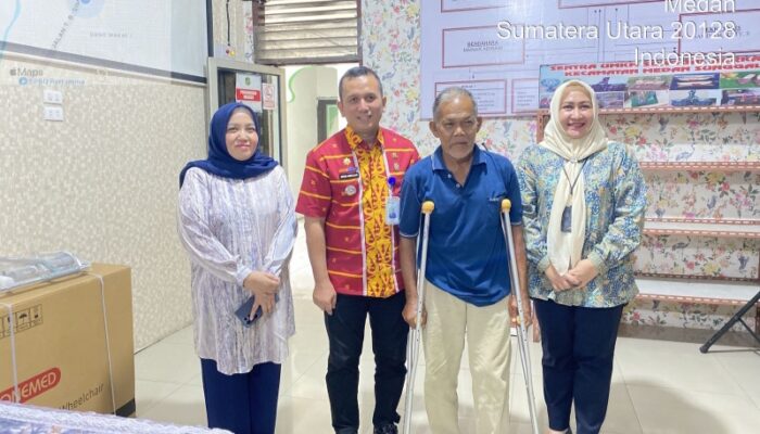Dinas Sosial Medan Salurkan Alat Bantu Bagi Penyandang Disabilitas